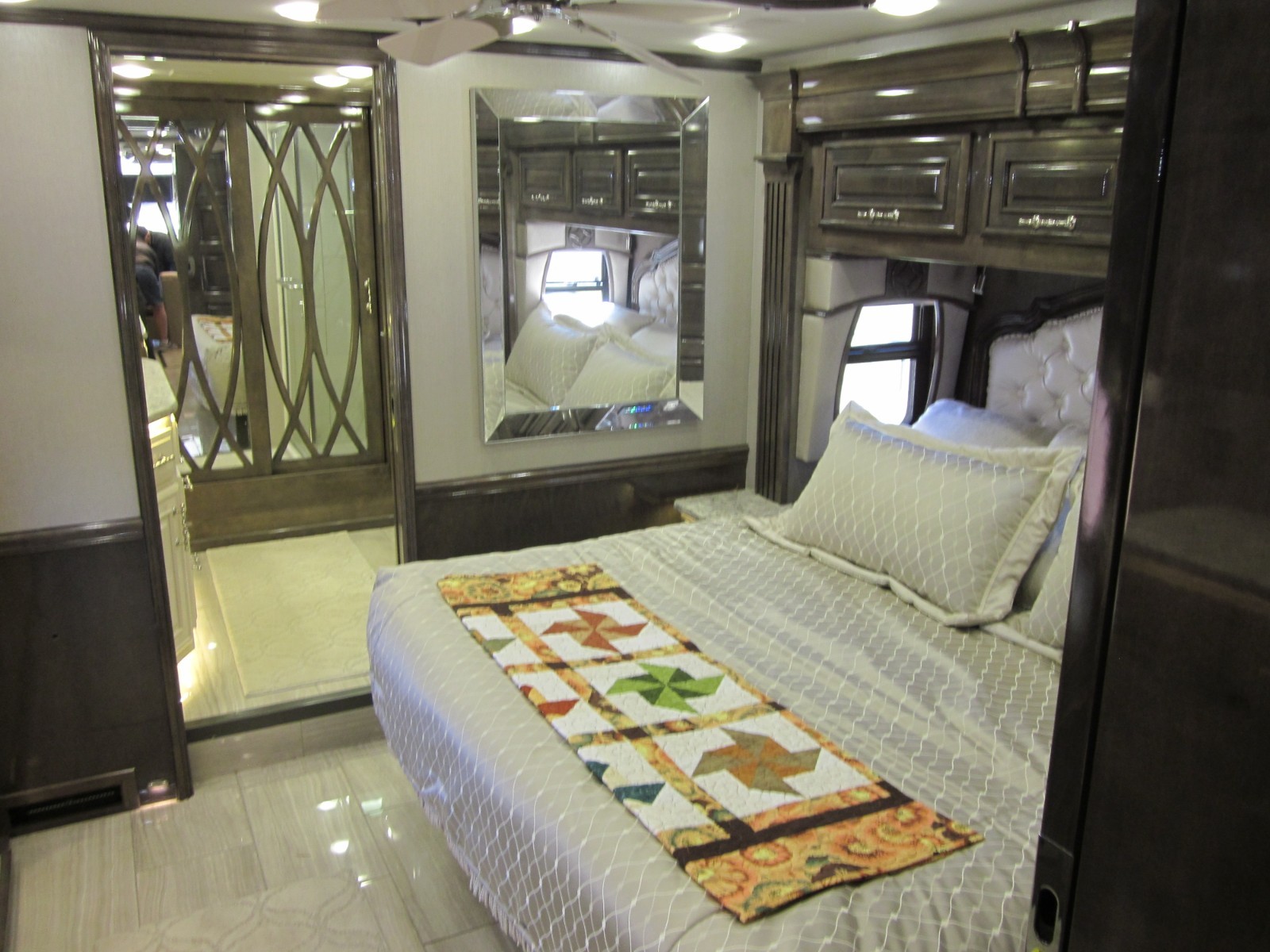 Entegra Coach Cornerstone Series M-45B 605hp Cummins One Owner Low Miles!!