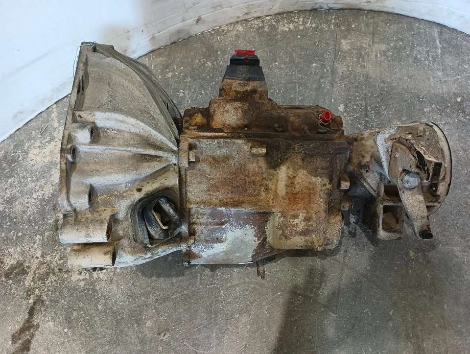 4 Speed Warner T-18 Manual Transmission from 1989 Ford F150 4.9L 4X4 7618487 Foto 4 de 4