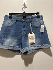 California Vintage Women s Junior light wash denim shorts with a frayed hem Sz 9