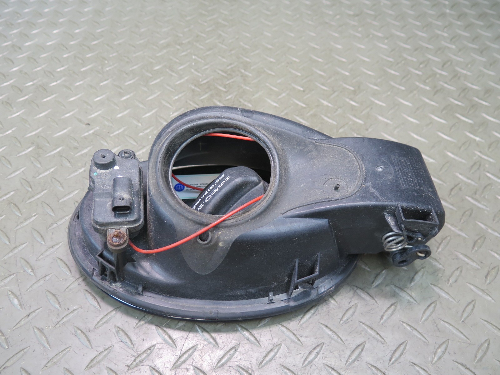 17-20 MASERATI LEVANTE M161 FUEL FILLER DOOR LID COVER HINGE CAP ACTUATOR ASSY
