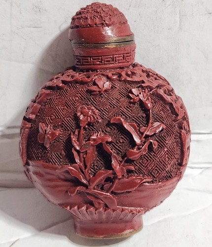 VINTAGE CHINESE SNUFF BOTTLE,  CARVED FLORAL DESIGN RED CINNABAR WITH DIP CAP