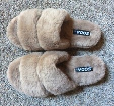 New Womens Beige Faux-Fur Slip On SODA Slippers Size 9