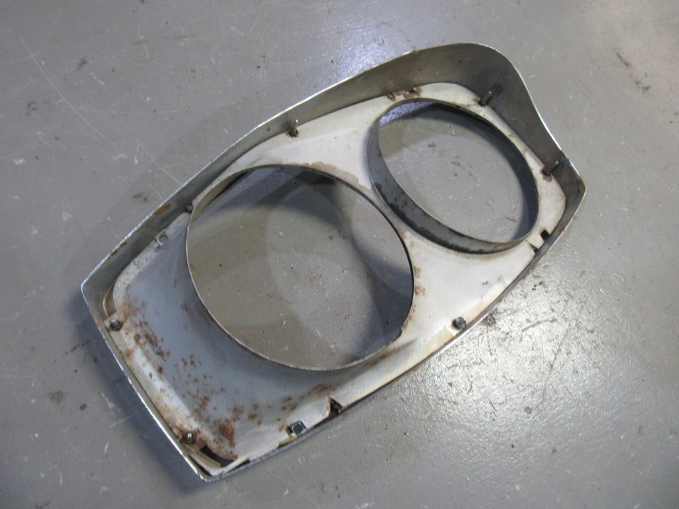 Ford Galaxie 500 1965 guardabarros delantero lado del conductor embellecedor de faros bisel cromado Foto 4 de 4