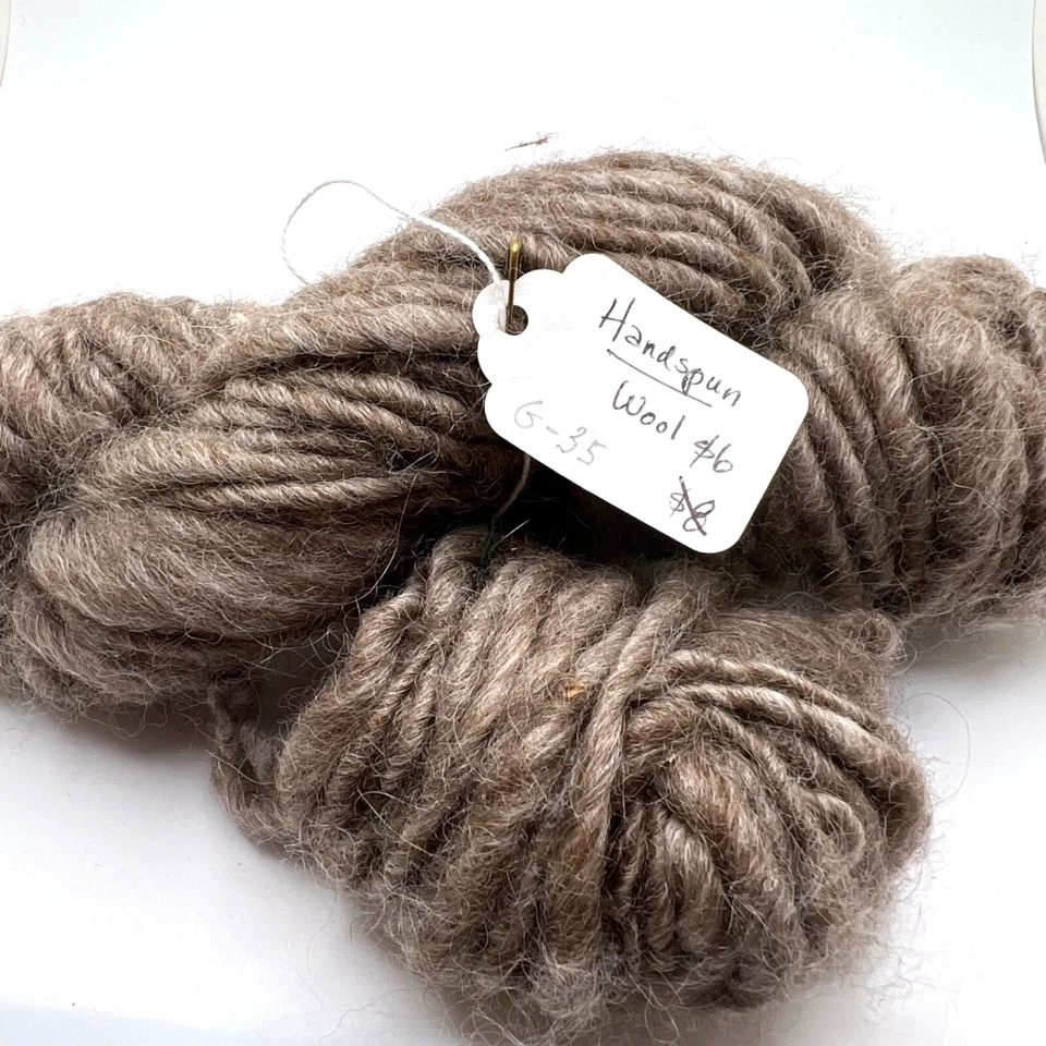 LOTE PEQUEÑO HILO HILADO A MANO - aprox 144 gramos en total - rojo y gris Foto 3 de 4