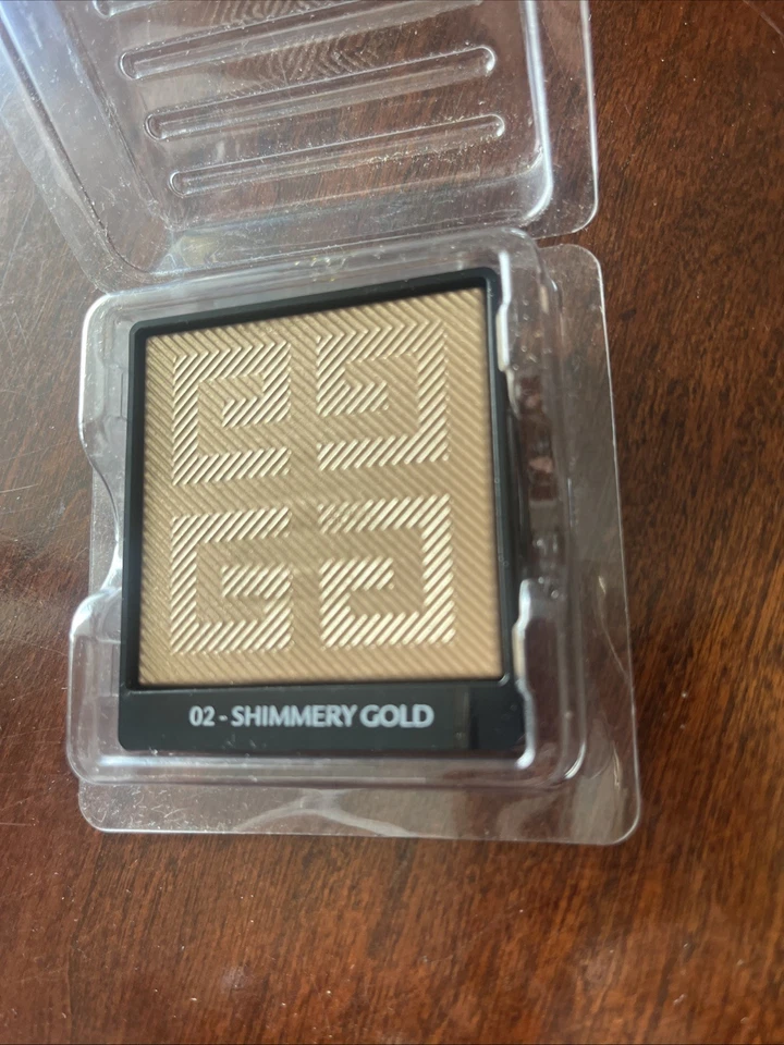 Тестер мерцающего золота Givenchy Highlighter Illuminator Shade 02 - Изображение 4 из 4