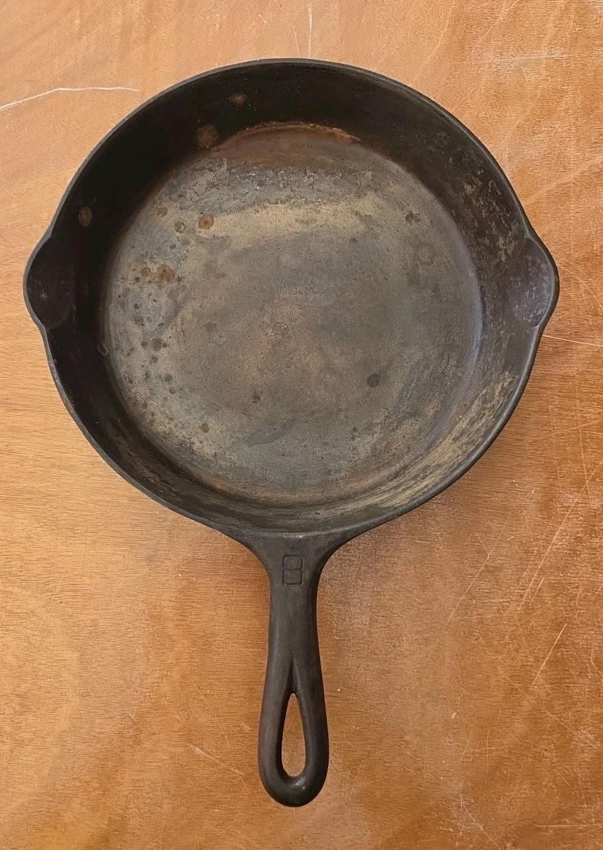 Vintage ERIE P.A. (pre GRISWOLD) No. 8, 704 J Cast Iron Frying Pan