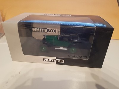 White Box 1:24 Opel 4 1/2 PS 1924 green Laupfrosch  