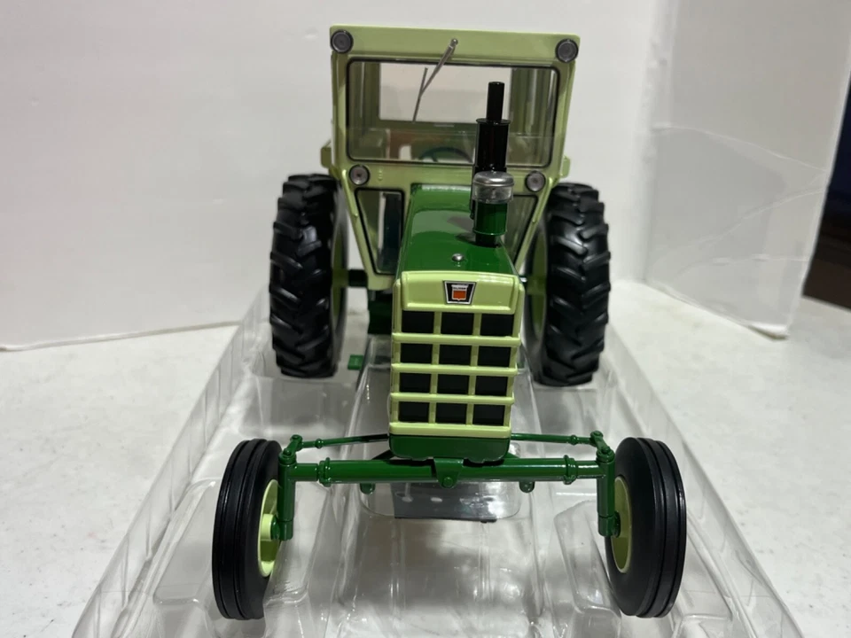 Oliver 1850 Tractor Wide Front w Cab Classic Series 1/16 Scale NIB by SpecCast - Image 3 of 4