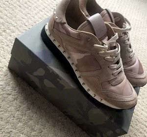 valentino garavani rockstud trainers