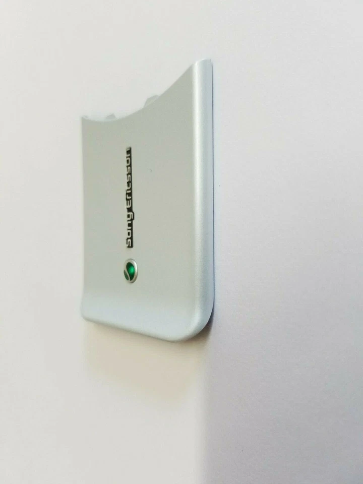 Cubierta de batería de puerta trasera plateada rara para teléfono celular Sony Ericsson W580i Foto 2 de 3