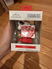 HALLMARK Peanuts Snoopy DOGHOUSE Christmas Ornament New Present