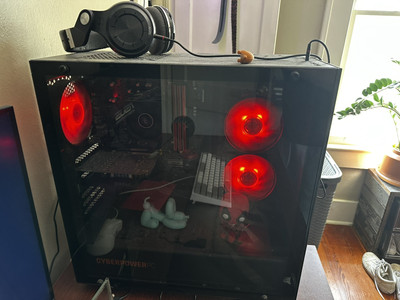 CYBERPOWER upgraded GAMING PC with 144hz monitor