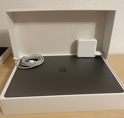 Apple MacBook Pro 15 Zoll/256GB/2018/Touch Bar-Touch-iD/Neuwertig