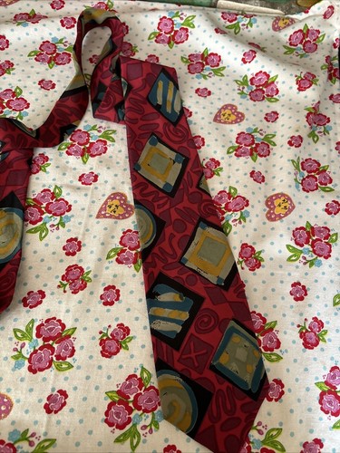 TULI Men's Red Abstract Patterned Pure Silk Hand Sewn Neck Tie - Picture 8 of 11