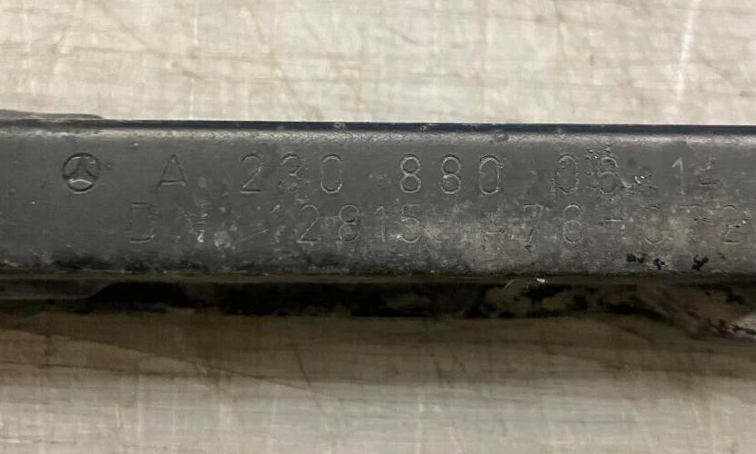 SOPORTE PARACHOQUES IZQUIERDO MERCEDES-BENZ SL500 SL550 R230 2003-2008 P/N A2308800614 Foto 3 de 4