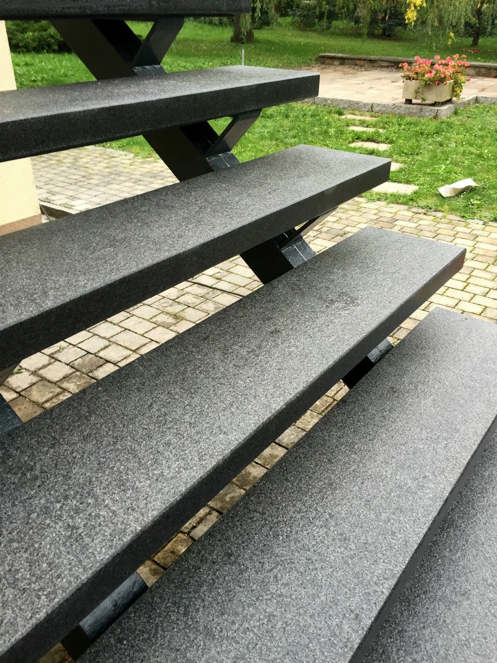 Blockstufe dunkel rutschsicher Trittstufe Treppenstufe Aussentreppe Steinstufen - Bild 3 von 4