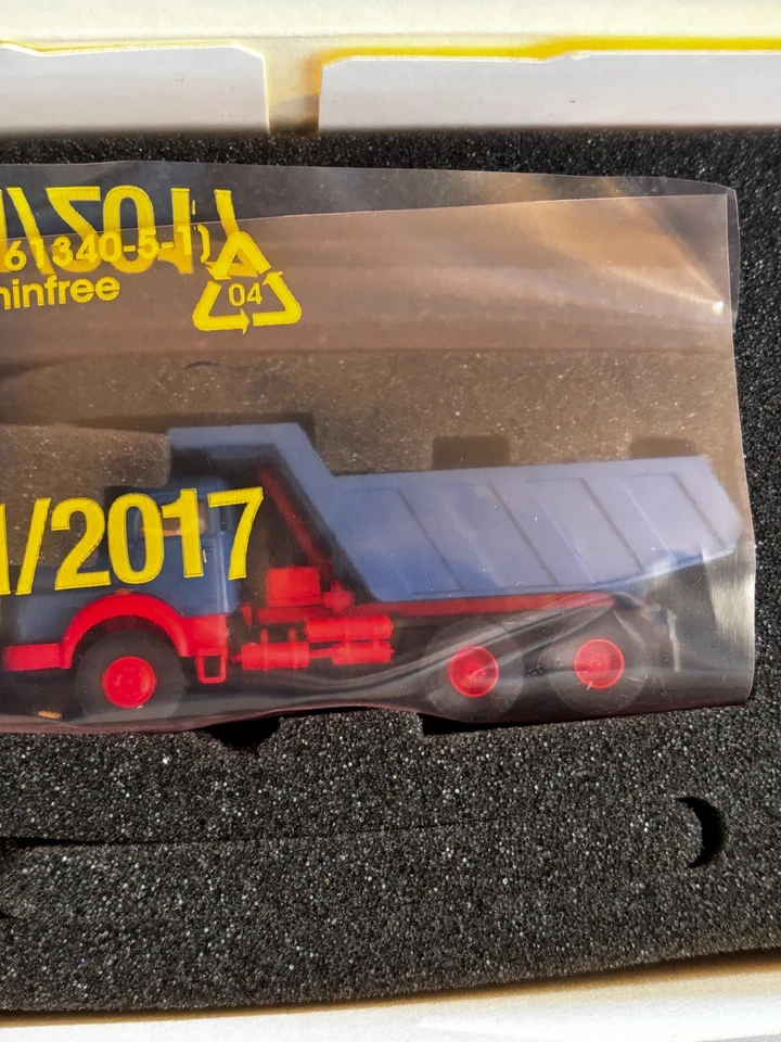 Viessmann CM 8019 MB Rundhauber 3-achs mit Meiller Gesteinsmulde 1:87(H0) - Bild 3 von 3