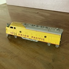 Union Pacific 1467 HO 1:87 Diesel Locomotive Body Shell Yellow/Gray