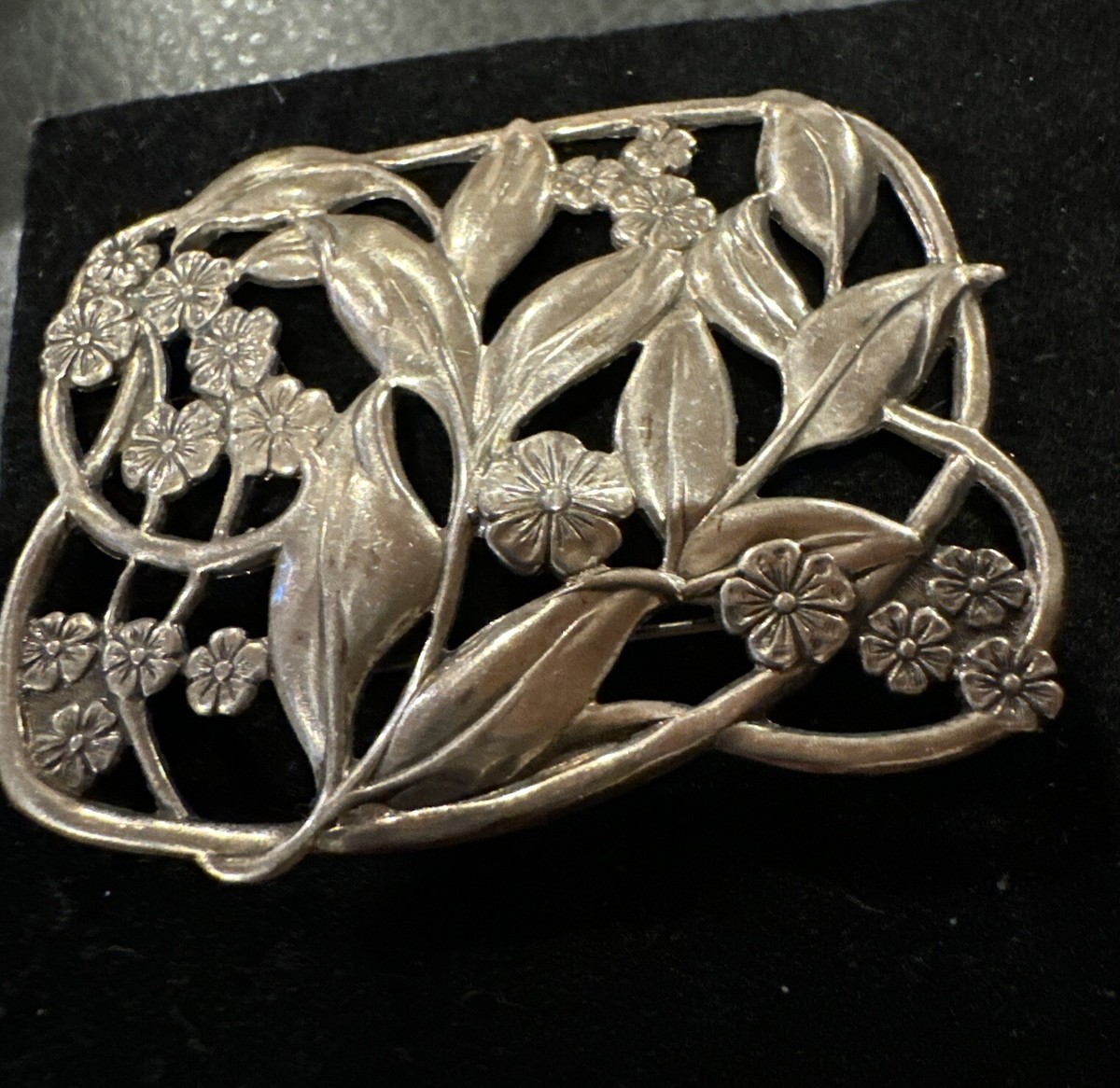 Antique sterling beautiful Art Nouveau Floral Pin!! View 2