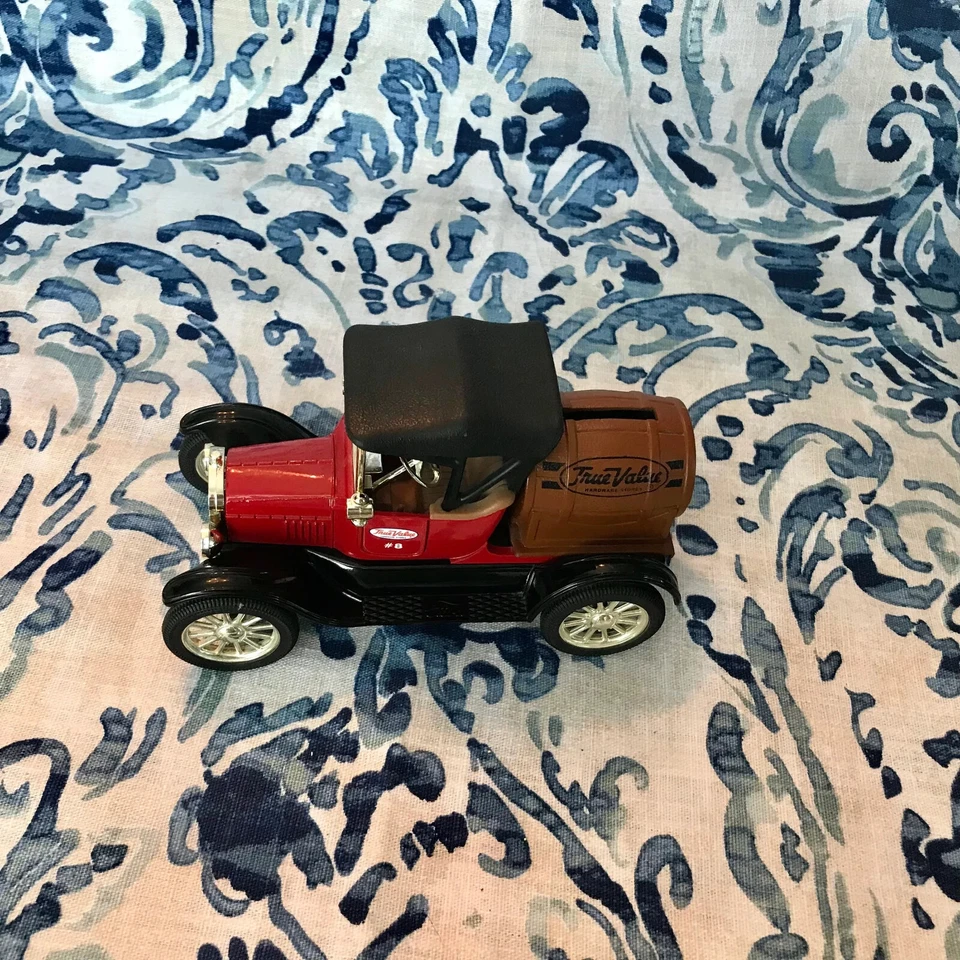 True Value 1918 Ford Model T Runabout Barrel 1/25 Scale Replica Coin Bank ERTL - Image 2 of 4
