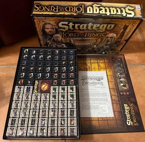 STRATEGO Lord of the Rings Trilogy Edition game - COMPLETE! All star "cast"!