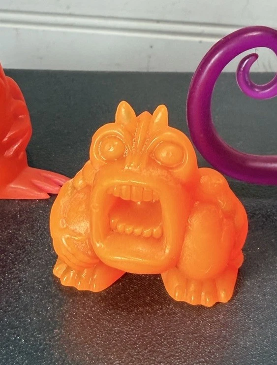 Figura Kenner Winston Chomper vintage 1984 Cazafantasmas 1,5" naranja fantasma púrpura Foto 3 de 4