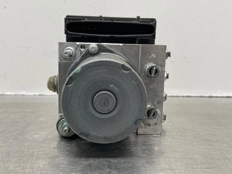 Conjunto de bomba de freno antibloqueo ABS Toyota Venza 2013-2015 OEM Foto 2 de 4