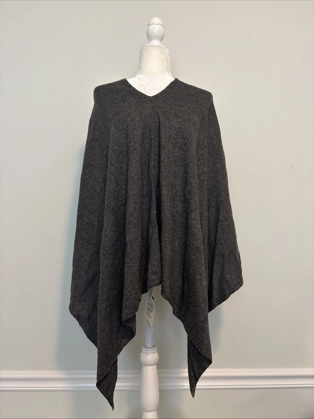 Dolma 100% Cashmere Knit one size Poncho Cape V Neck Dark Gray Made In Nepal NWT