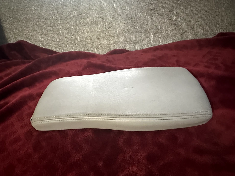 Cadillac DTS y Buick Lucerne 2006-2011 consola central tapa almohadilla reposabrazos gris Foto 2 de 4