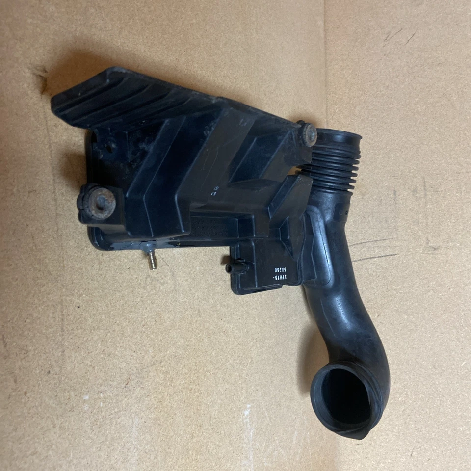 1998-2000 Lexus LS400 4.0L V8 Air Intake Tube Resonator Box OEM 17875-50160 Foto 4 de 4