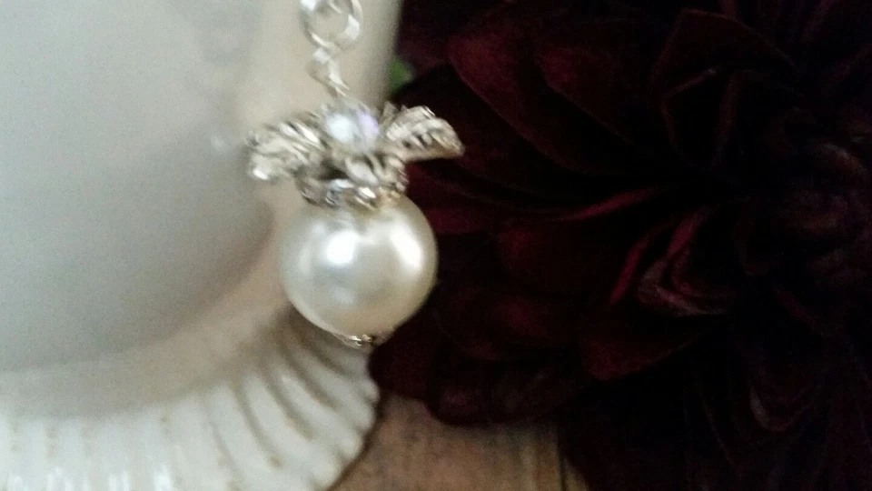 Collar de perlas, plata, diamantes de imitación, cristal, flor, blanco, hecho a mano Foto 3 de 4