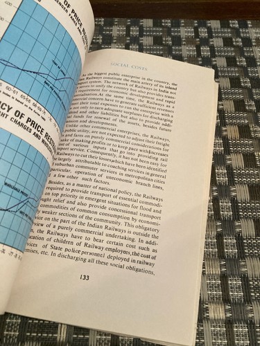 Libro del año de los ferrocarriles indios 1981-82 con mapa - Imagen 6 de 18