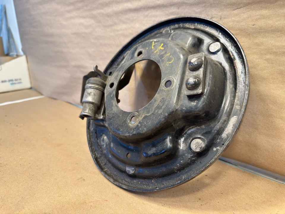 Conjunto de cilindro de rueda trasera placa trasera freno trasero Jaguar XK120 OEM PN 64273432 Foto 3 de 4