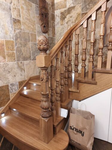 Exclusive carved oak stairs curved with oak spindles E-Brochure - Picture 7 of 10