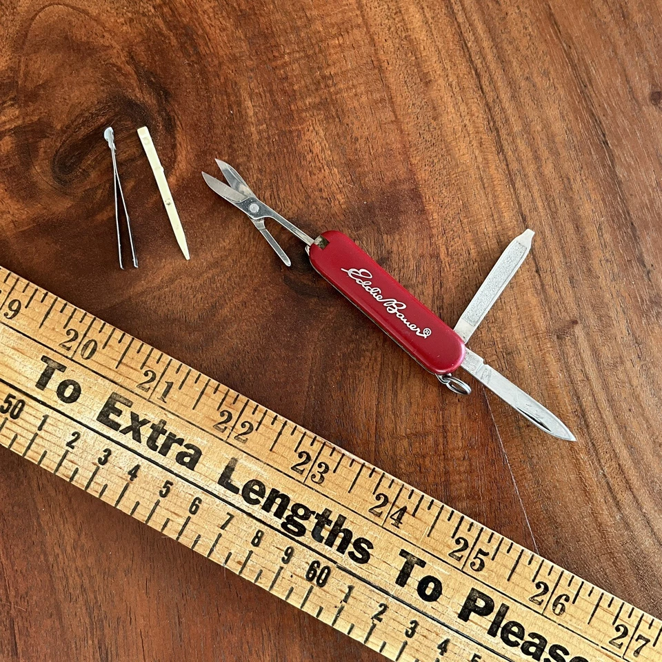 Navaja Suiza Victorinox 58mm Navaja de Bolsillo Clásica SD Roja Eddie Bauer Foto 2 de 3