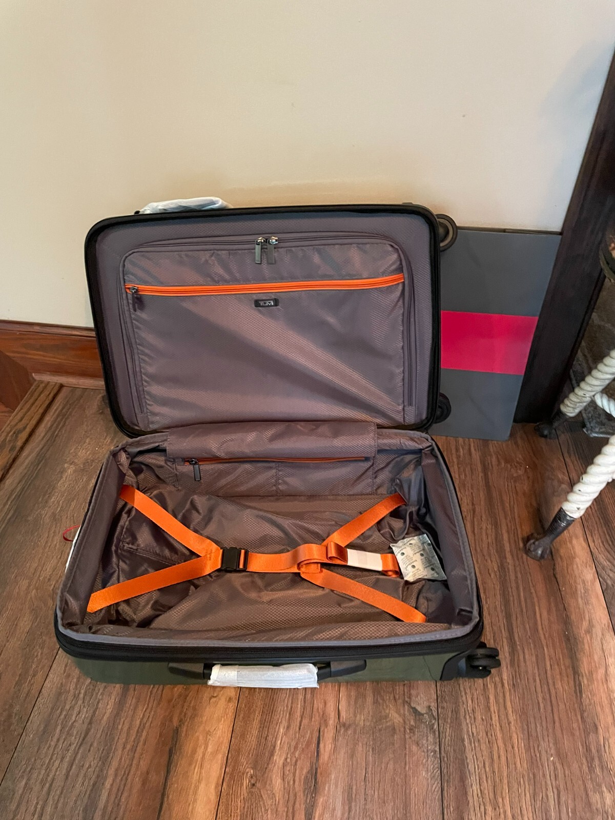 TUMI V4 International Expandable Carry On 4 Wheel Travel Bag GREEN