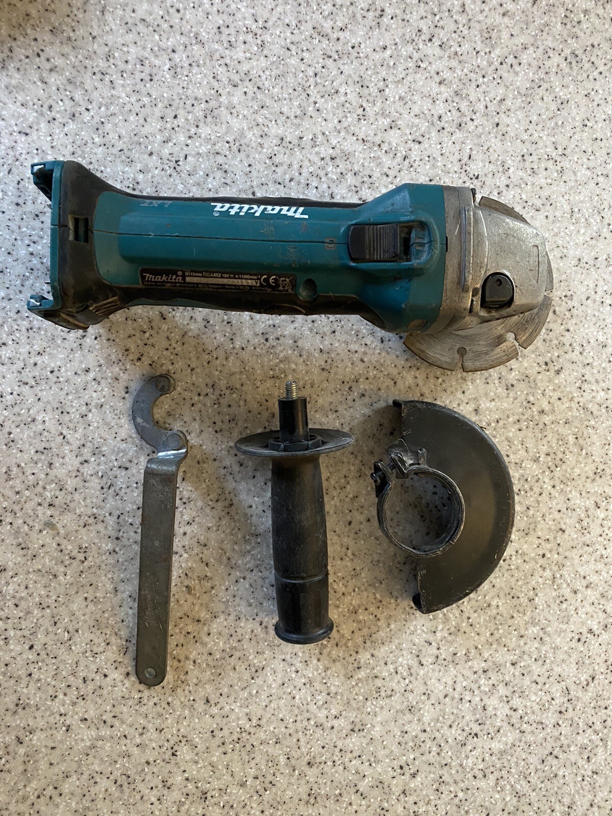 Makita DGA452 18V LiIon 115mm Angle Grinder Faulty Parts Only