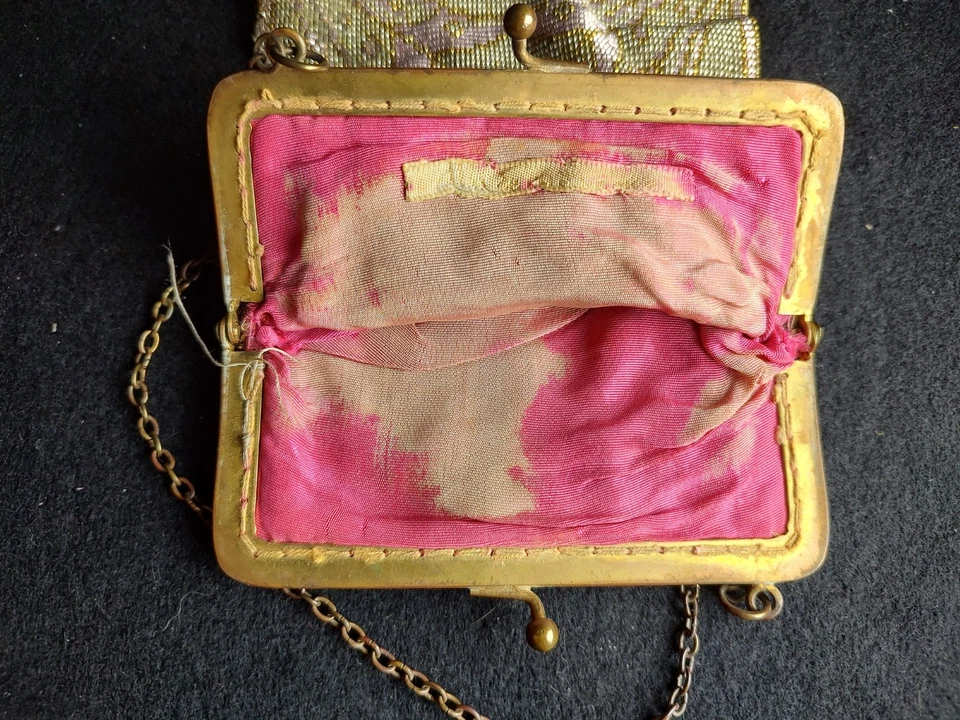 Cartera monedero antigua francesa de 1920 con flecos y cuentas de metal Art Deco para damas Foto 4 de 4