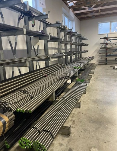 Produktbild von Edelstahl Rundstab V4A 1.4571 – 25 Mm Durchmesser, 90 Cm Länge, Geschält, Säurebeständig, Individuell Zuschneidbar
