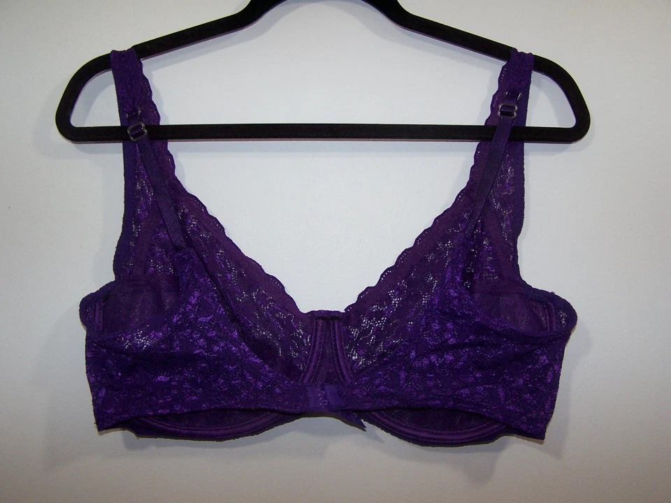 Sujetador con aros de encaje púrpura gelatina de uva Intimate Attitudes de colección talla 38DD Foto 2 de 4