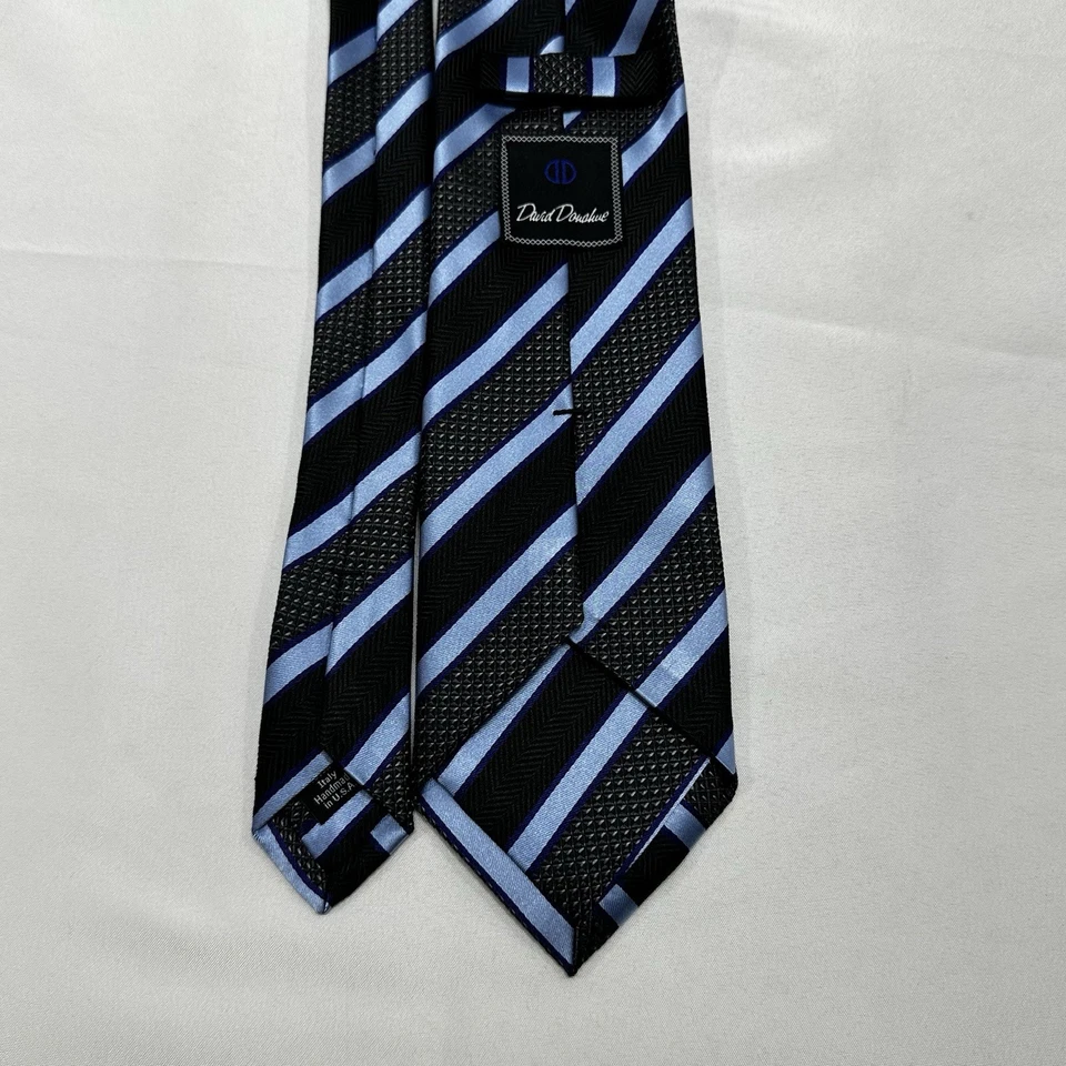 Corbata para hombre David Donahue negra y azul a rayas jacquard rep 100 % seda corbata Foto 2 de 4