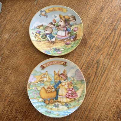 Avon Easter Bunny Collector Plates 1991 1993 Springtime Stroll Lot of 2