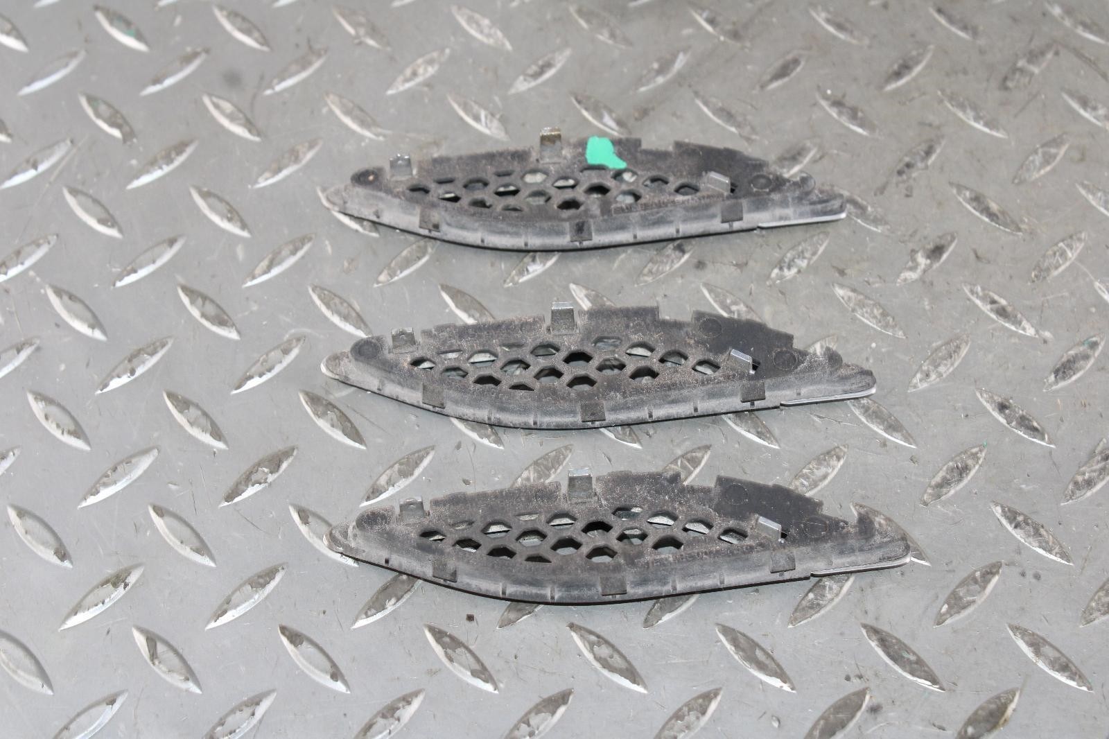 14-19 Ghibli Grey Front Passenger Right RH Fender Panel Vent Grill Set OEM WTY