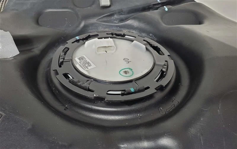 Fuel Tank With Pumps RWD 3.6L LT OEM 2017 2018 2019 2020 Chevrolet Camaro  - Image 4 of 4