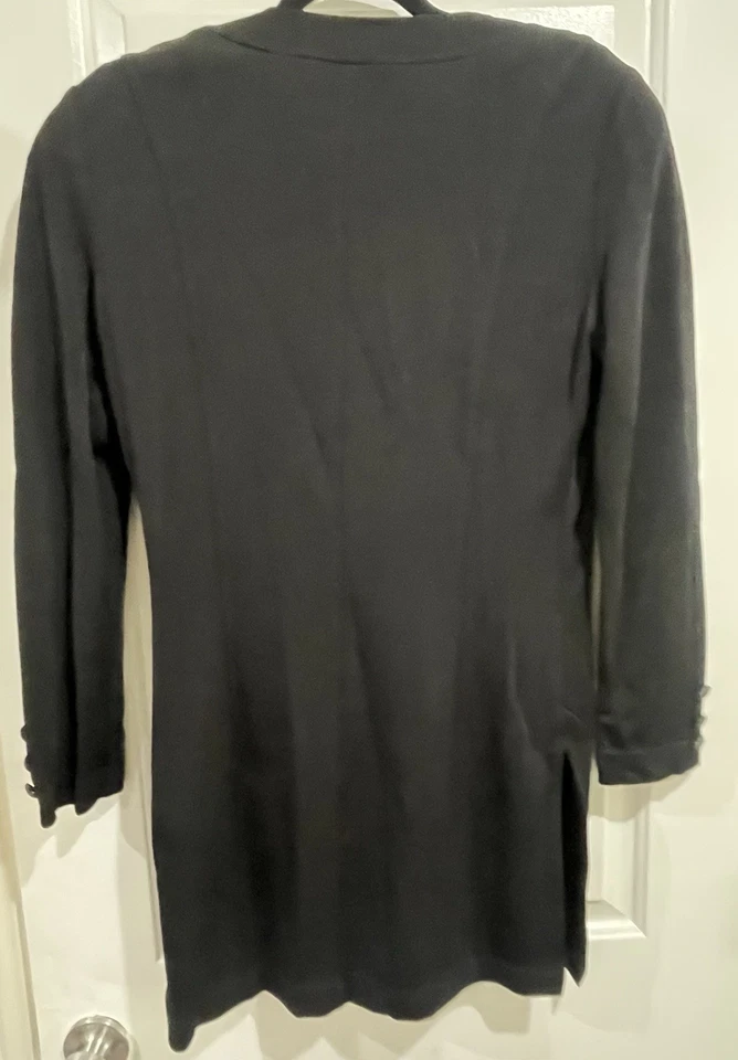 Cárdigan largo elástico delantero abotonado negro vintage de un acento TADASHI L Foto 2 de 4