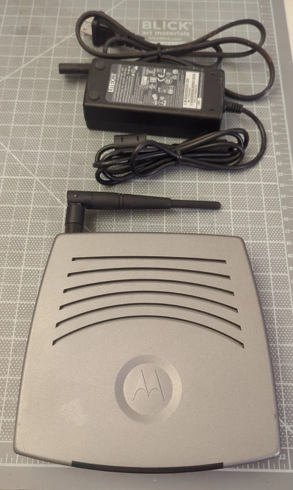 Motorola WR850G 802.11g Wireless Broadband Router Lightly Used - Image 2 of 2