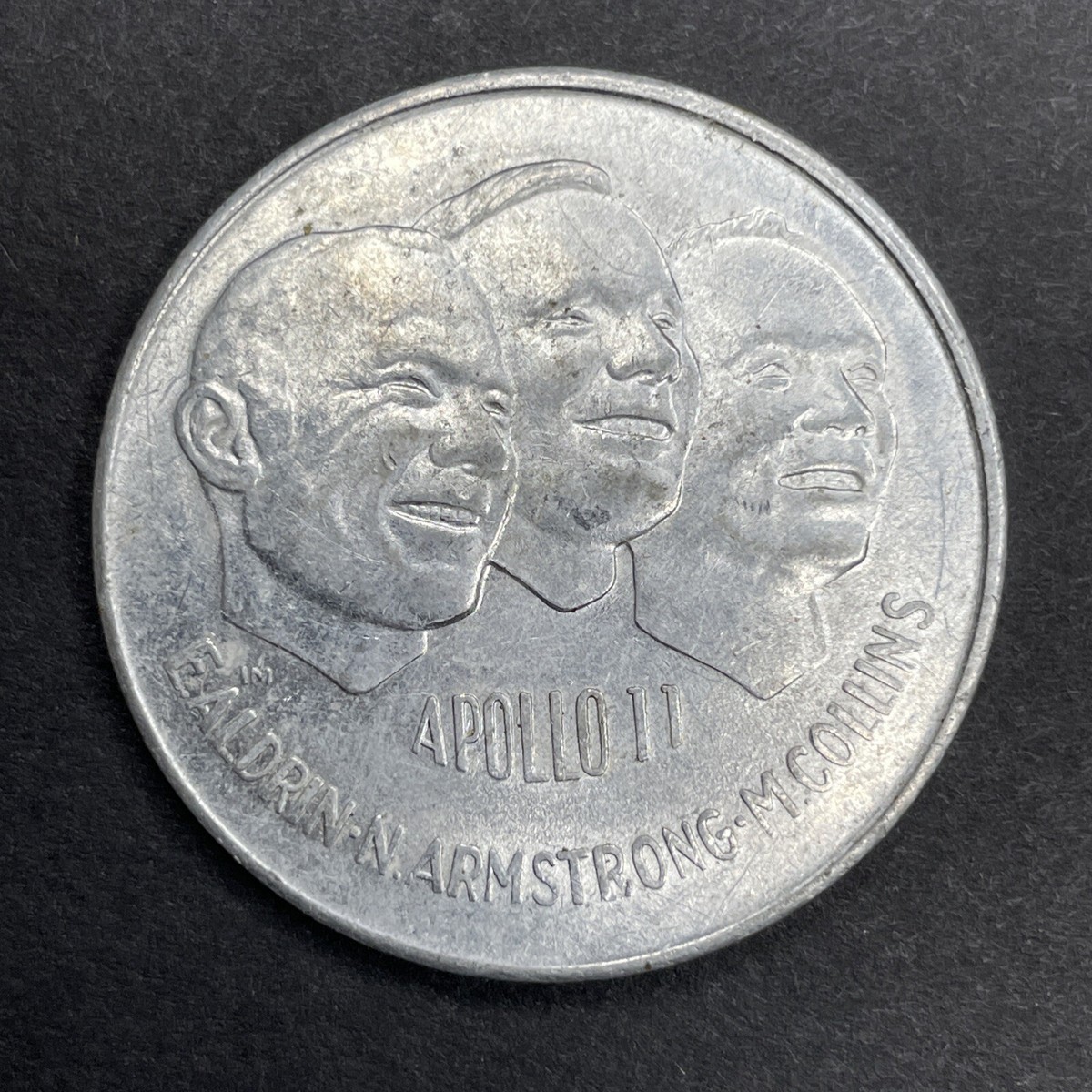 1969 APOLLO 11 Commemorative Aluminum Coin Rare Centered Lander