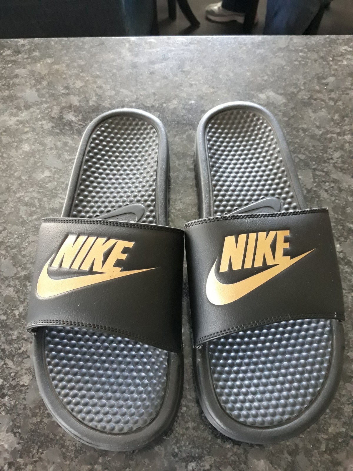 black and gold nike slides men
