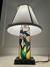 VTG Tiffany Style Table Lamp Stained Glass Hummingbird Floral Base Lights Up 