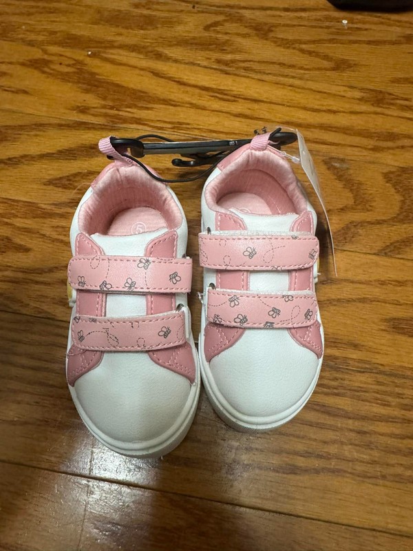 Disney Baby Winnie The Pooh Baby Girl Sneaker NWT Size 5
